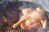 Blue Smoke Highway Chicken tijdens het roken, klaar voor Juancho's Mosterd Glazuur