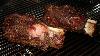 Foto van Varkens Hielen tijdens het Warm Roken in de Barbecue Rook Oven.